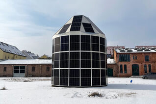 Solar-Iglu bei Schnee