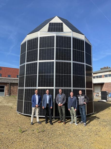E-DIS Netz besichtigt den Solar-Iglu