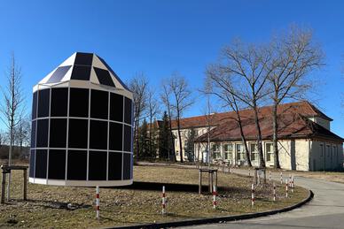 Solar-Iglu an einer denkmalgeschützten Schule